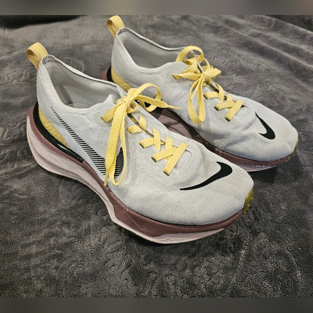 Womens Nike Invincible 3, Size 10.5 Wide